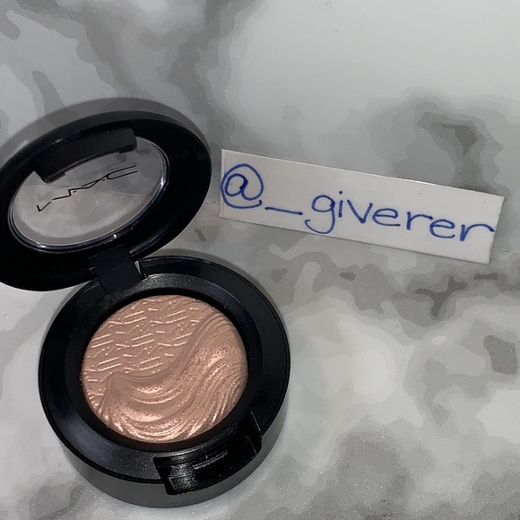 A Natural Flirt Extra Dimension Eyeshadow Collection MAC - Picture 2 of 12